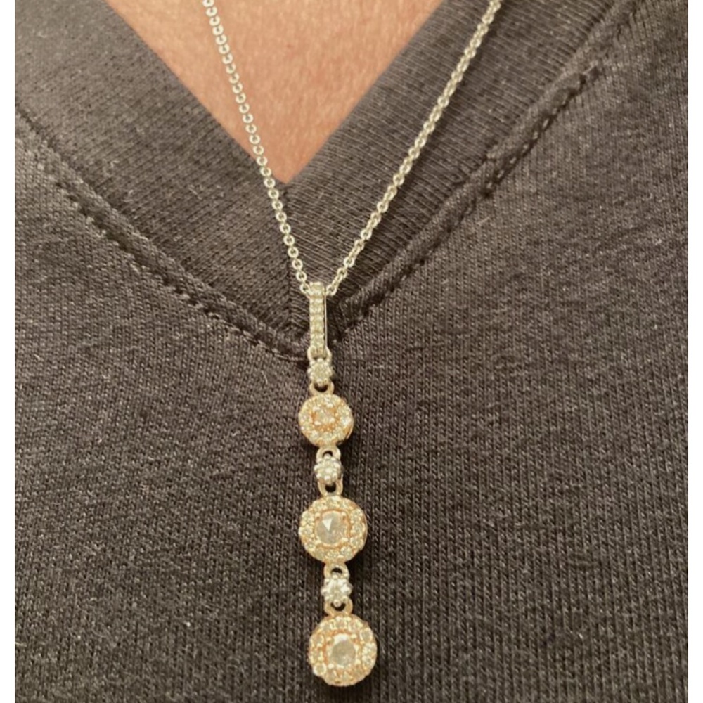 Diamond pendant necklace